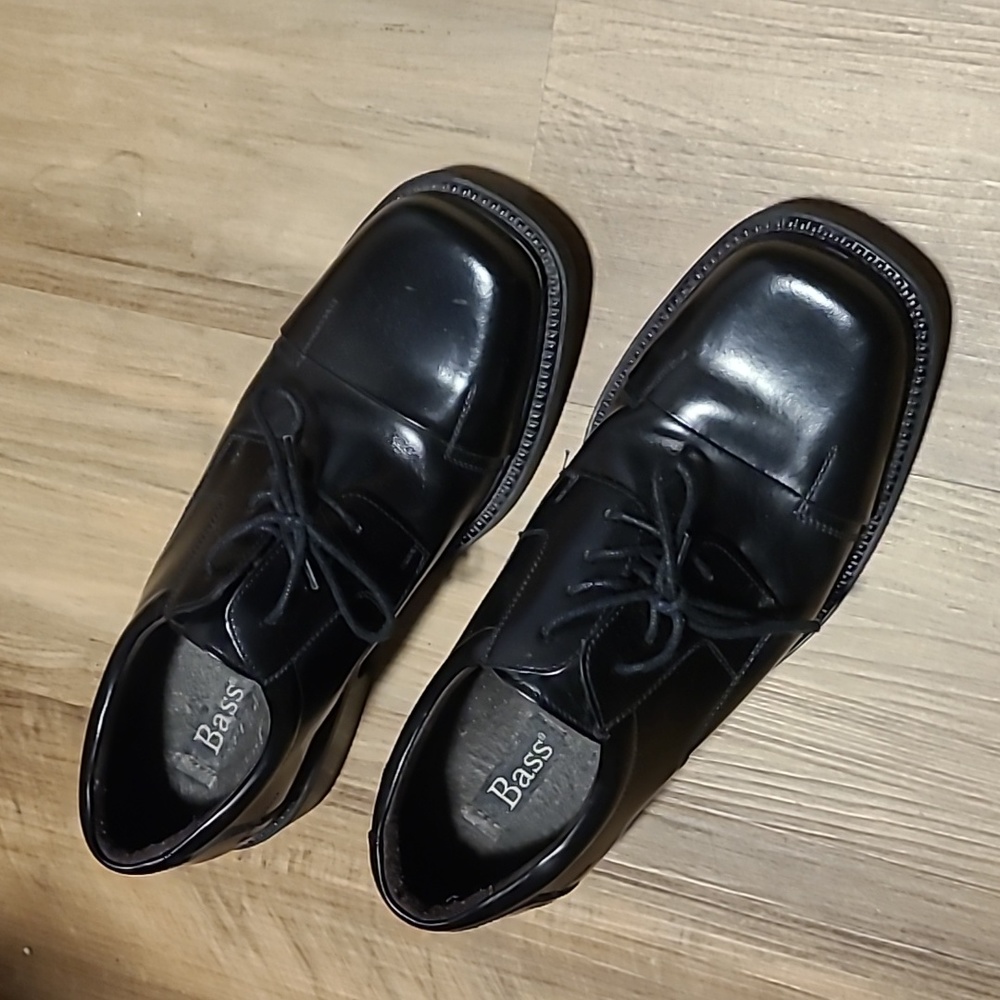 Men's dress shoes